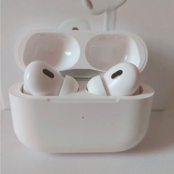 Apple AirPods Pro 2nd Generation with MagSafe Wireless Charging Case - White